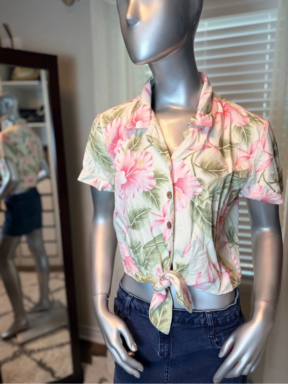 Havana Jack’s Cafe Tropical Hibiscus Tie Front Shirt Large Hawaiian Resort Wear